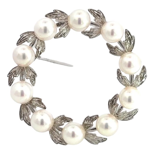 1990s Mikimoto Estate Akoya Pearl Wreath Brooch Pin 1.375" 5 mm Sterling Silver For Sale