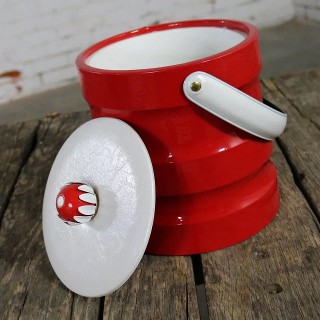 Plastic Mid 20th Century Mid Century Modern Ice Bucket Red Faux Patent Leather and White Plastic With Daisy Knob For Sale - Image 7 of 13