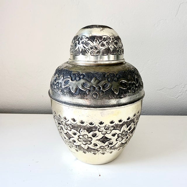 1960s Vintage Floral Repousse & Chased Silver Ginger Jar / Tea Canister Urn For Sale - Image 5 of 10