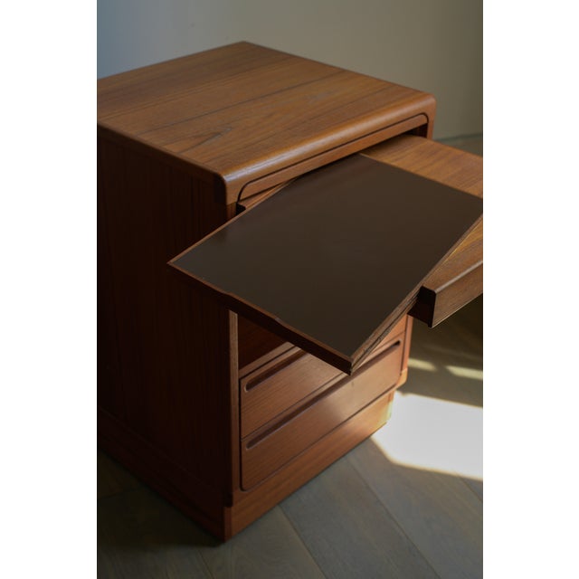 Peter Graves Sorensen for Torring Design Queen Size Headboard and Nightstands, 1970s For Sale - Image 10 of 11