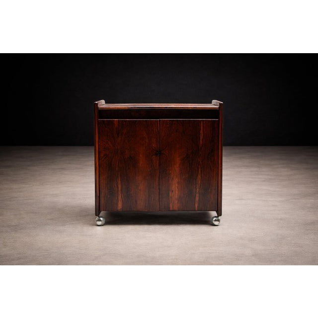 Bar Cart in Brazilian Rosewood (Jacarandá) by Sergio Rodrigues Brazil, 1960s For Sale - Image 10 of 14
