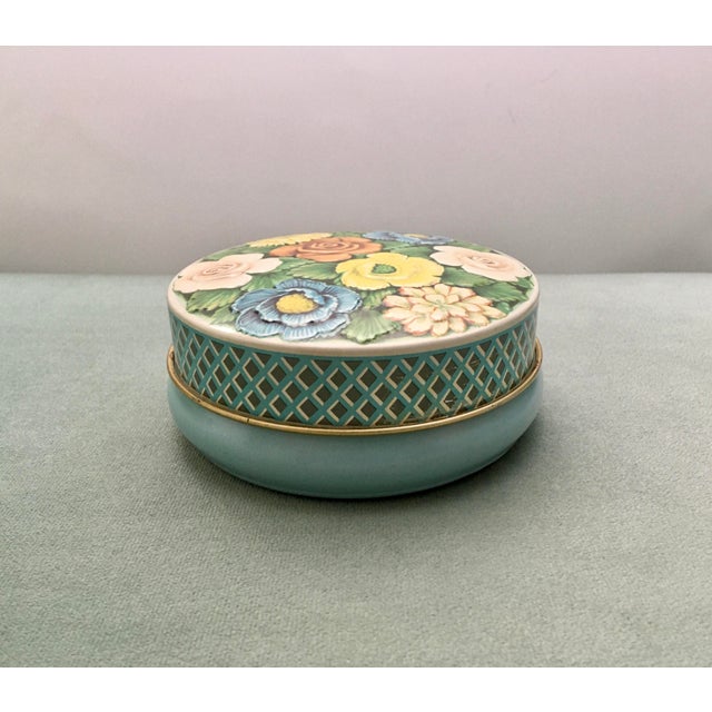 Mid 20th Century Blue Floral Round Tin For Sale - Image 9 of 9