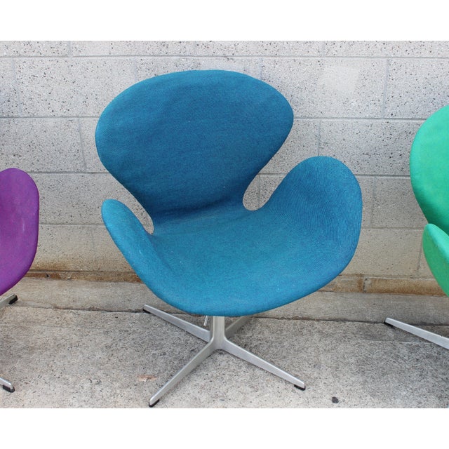 Textile Mid Century Swan Chairs by Arne Jacobsen For Sale - Image 7 of 10
