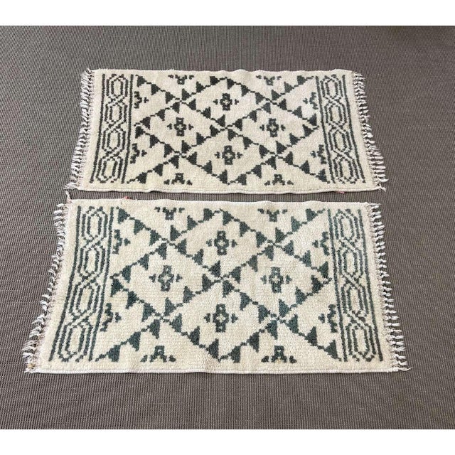Pair of handmade Moroccan wool rugs - 1m18x60cm.