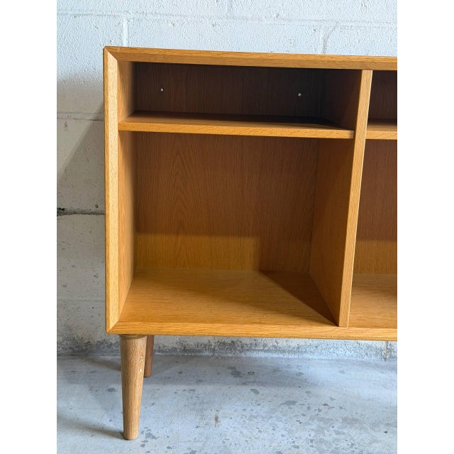 Vintage Danish Modern Oak Bookcase Cabinet – Scandinavian MCM Display Shelf For Sale - Image 9 of 10