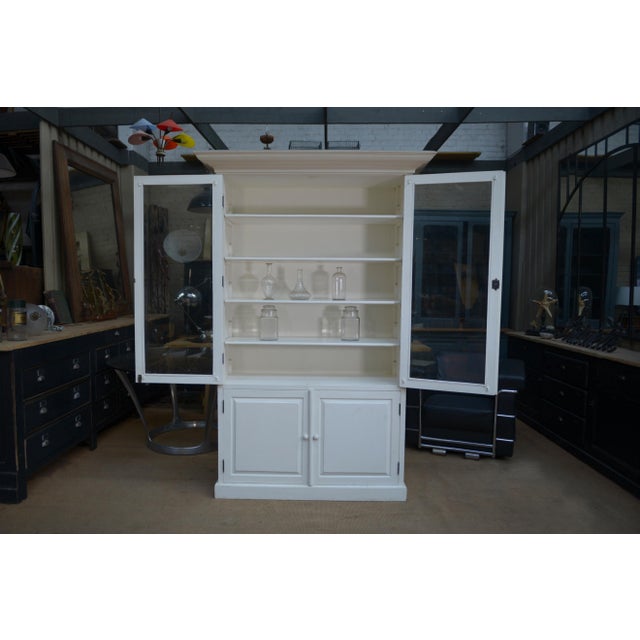1960s White Display Cabinet, 1960s For Sale - Image 5 of 17