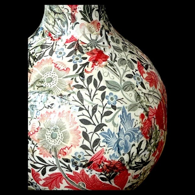 William Morris Floral Decoupage Iconic "Compton Flowers" Design Table Lamp For Sale - Image 4 of 9