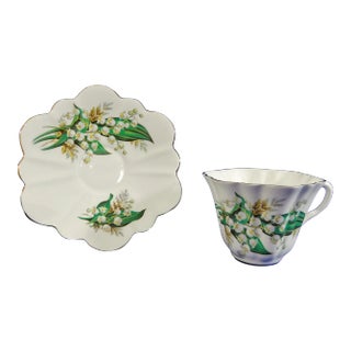 Mid 20th Century Crown Bone China England White Floral Scalloped Tea Cup & Saucer Set- 2 Pieces For Sale