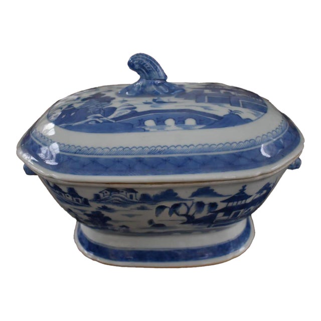 19th Century Chinese Export, Canton, Tureen and Lid For Sale