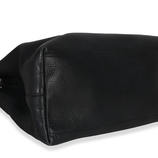 Black Pebbled Calfskin Medium Soho Chain Shoulder Bag For Sale In New York - Image 6 of 8
