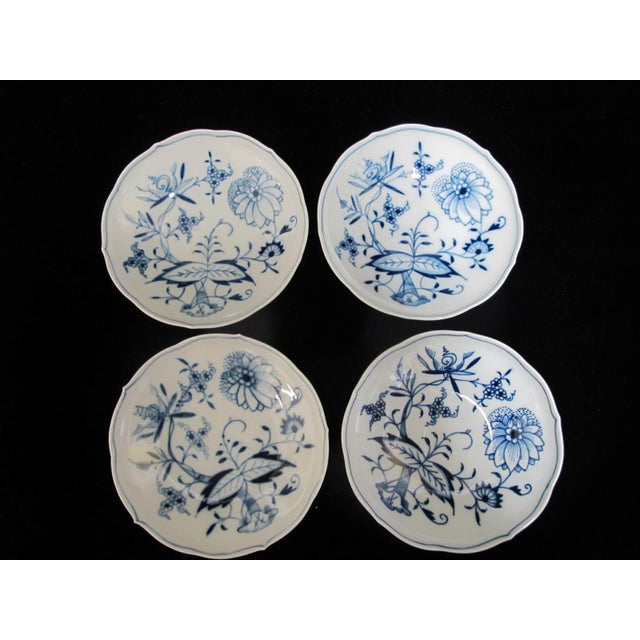 Meissen Blue Onion Porcelain Scallop Rim Coffee Cup & Saucer Set of 4 For Sale - Image 10 of 16