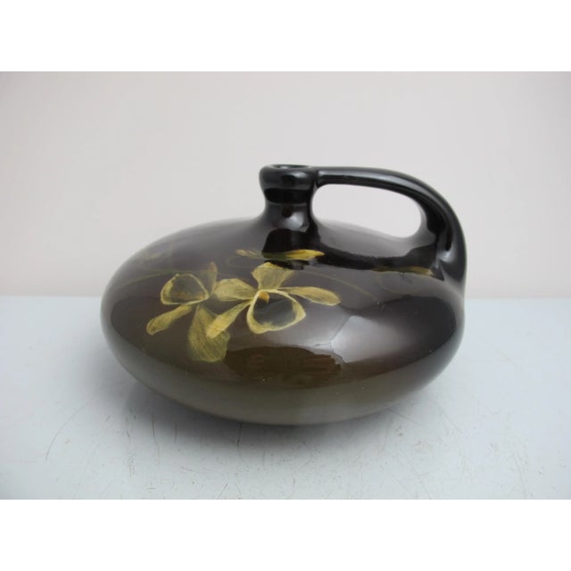 American Antique Louwelsa Weller Brown Flower Art Pottery Ewer Jug Vase For Sale - Image 3 of 7