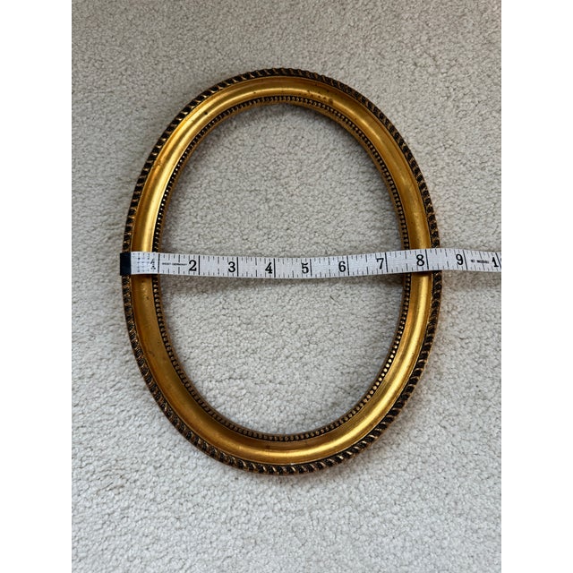 Add a touch of timeless elegance to your art collection or gallery wall with this handsome vintage oval picture frame....