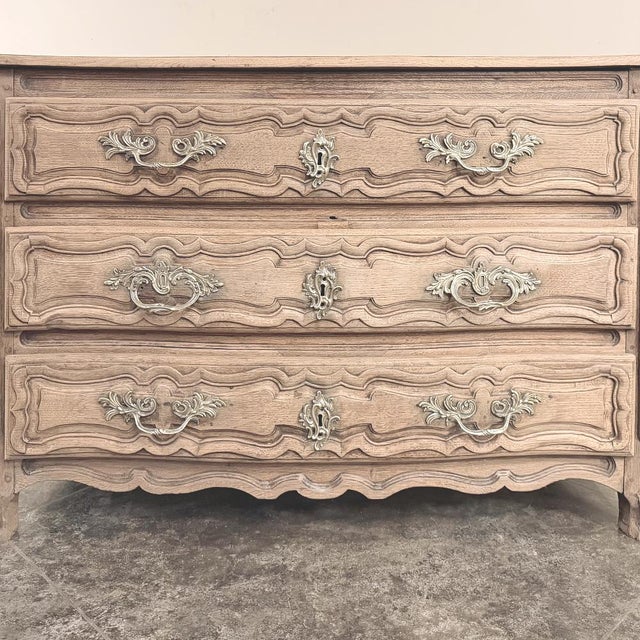 18th Century French Louis XV Period Stripped Oak Commode For Sale - Image 14 of 18