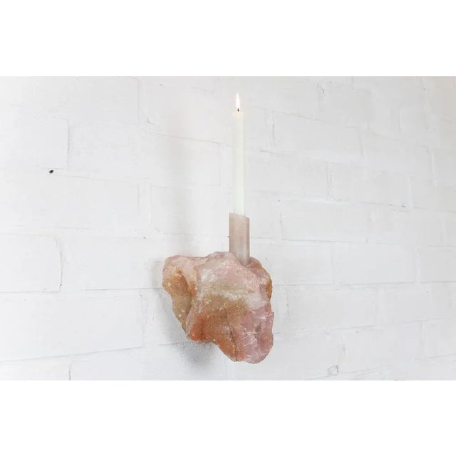 Rose quartz abra candelabra by studio do dimensions: d 16 x w 14 x h 25.5 cm materials: rose quartz, aluminum. 5.4 kg....