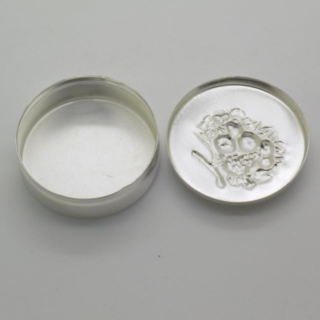 1980s Vintage Italian Handmade Genuine Silver Fruit Design Pill Snuff Trinket Box, Made in Padua (Italy) For Sale - Image 5 of 12