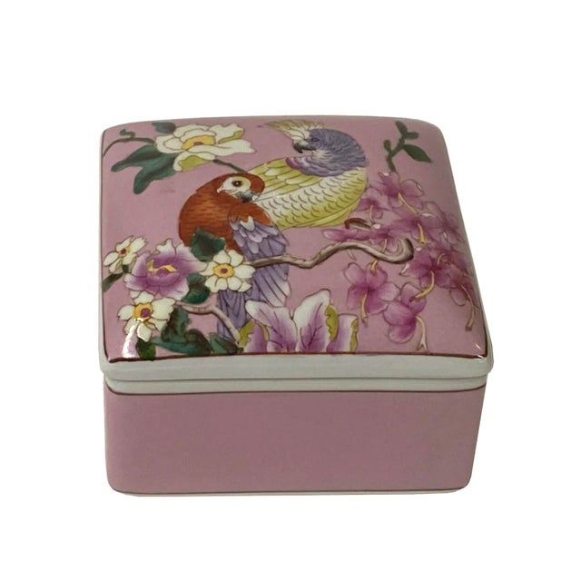 Quality handmade square box, this box is made of porcelain, with a flower and bird painting. This is a beautiful display...