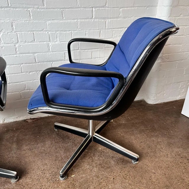 Charles Pollock for Knoll Blue Executive Swivel Chairs - a Pair For Sale In Buffalo - Image 6 of 13