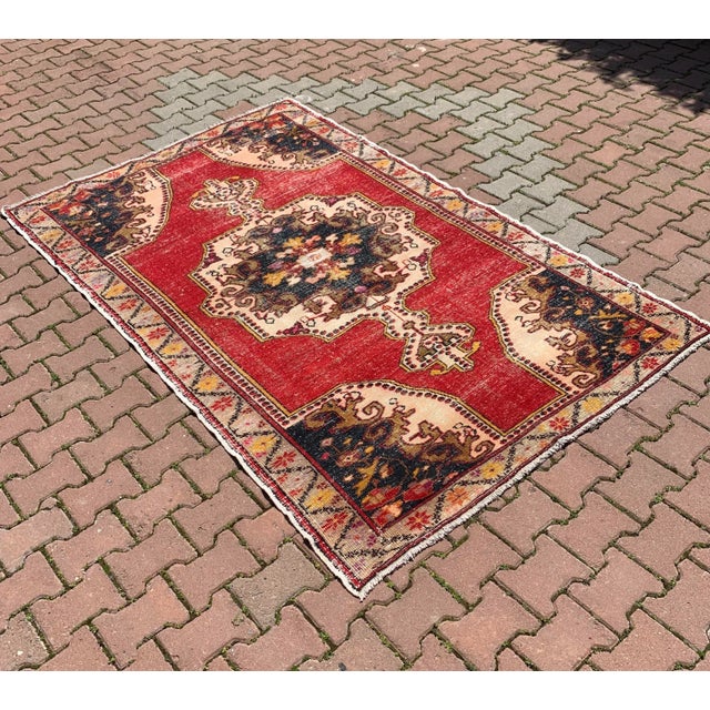 1980s Turkish Red Medallion Hand Knotted Rug For Sale - Image 9 of 13