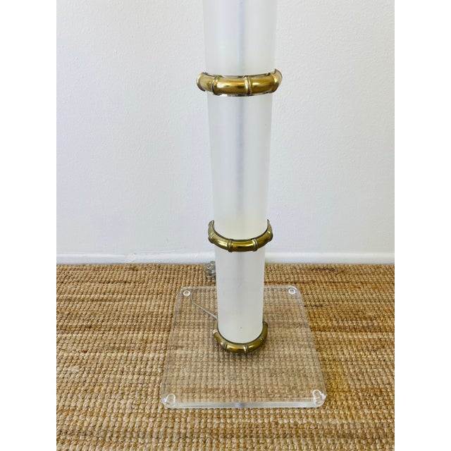 Vintage 1970s Karl Springer Style Acrylic & Brass Faux Bamboo Floor Lamp For Sale In Palm Springs - Image 6 of 7