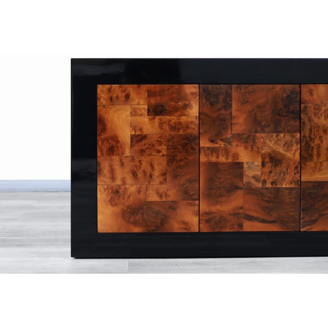 Directional Mid-Century Modern Burl Wood and Black Lacquered Credenza by Directional, 1970s For Sale - Image 4 of 10