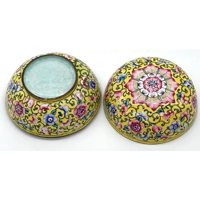 Yellow Mid 20th Century Chinese Export Yellow Floral Beijing Enamel Round Box For Sale - Image 8 of 12