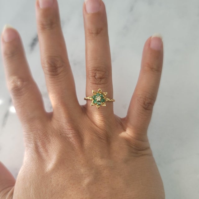 ♥ Product Summary ♥ Main Stone: Emerald Band Material: 14k Yellow Gold Weight: 4-5 grams Bulb Height: 13mm