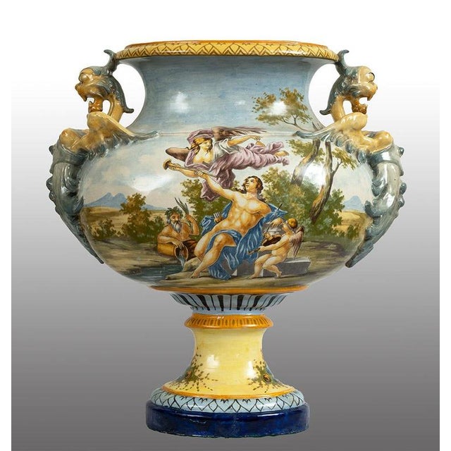 Double-sided centerpiece in glazed Urbino majolica dating from the second half of the 19th century. The large upper basin,...
