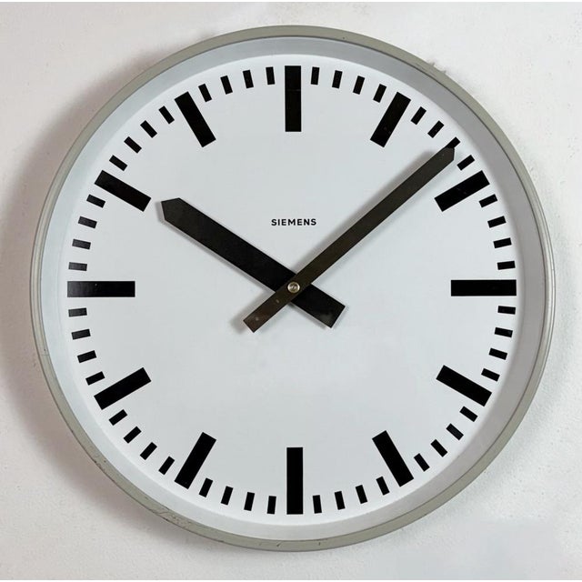 Metal Vintage Industrial Factory Wall Clock from Siemens, 1970s For Sale - Image 7 of 18