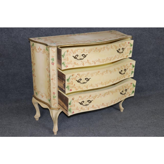 Vintage Italian Venetian Style Creme Painted Decorated and Gilt Commode C. 1950s For Sale - Image 12 of 14