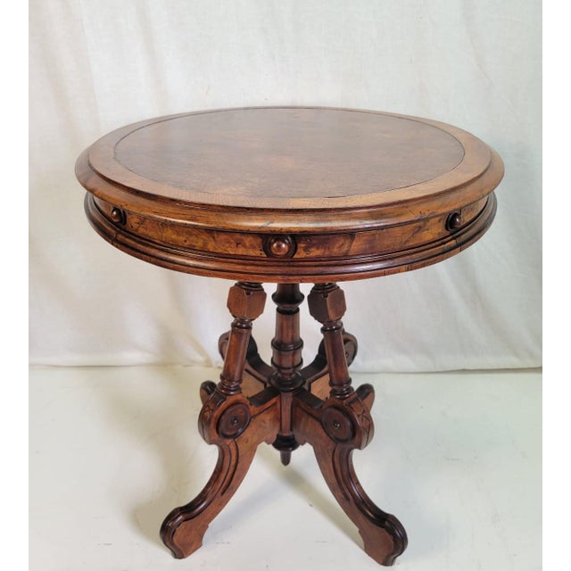 This elegant oval center table, dating from the 19th century, is a superb example of Victorian craftsmanship. The table...