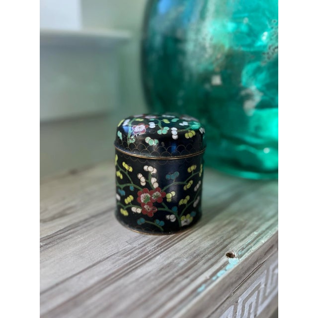 Metal Antique Chinese Cloisonné Tea/Tobacco Canister in a Delicate Floral Pattern For Sale - Image 7 of 7