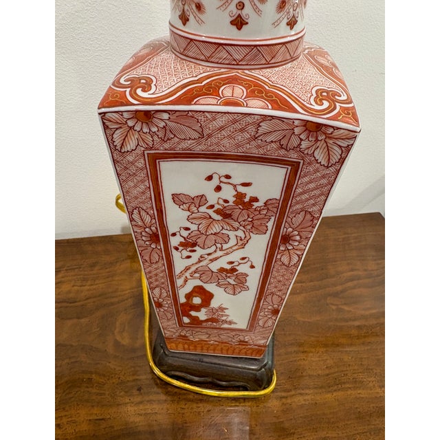 Chinese 1960s Burnt Orange and White Chinese Export Lamp Mid-Century For Sale - Image 3 of 6