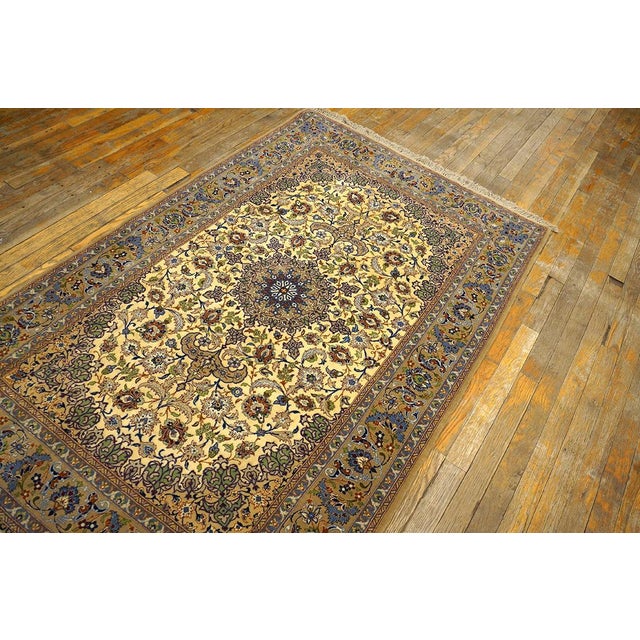 Mid 20th Century Persian Isfahan Carpet ( 3' 7" x 5' 7" - 109 x 170 cm ) A mid-20th-century Isfahan carpet, The piece...