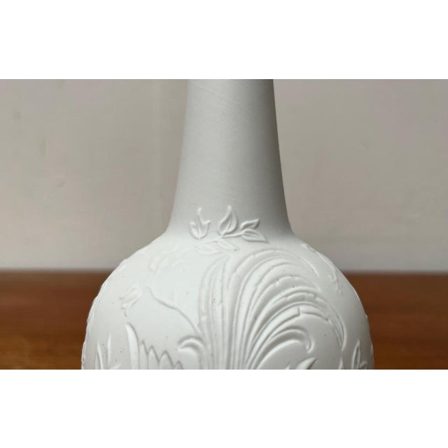 Mid-Century German White Porcelain Vase with Bird Design from Kaiser, 1960s For Sale - Image 16 of 17