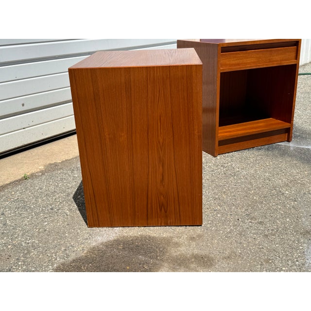 1970s Pair of Danish Modern 1-Drawer Teak Nightstands For Sale - Image 5 of 12