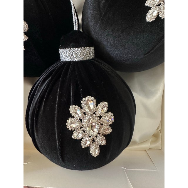 Set of 3 Oversized Black Velvet Christmas Baubles, 6” Luxury Holiday Ornaments in Satin Lined Presentation Box For Sale - Image 4 of 5