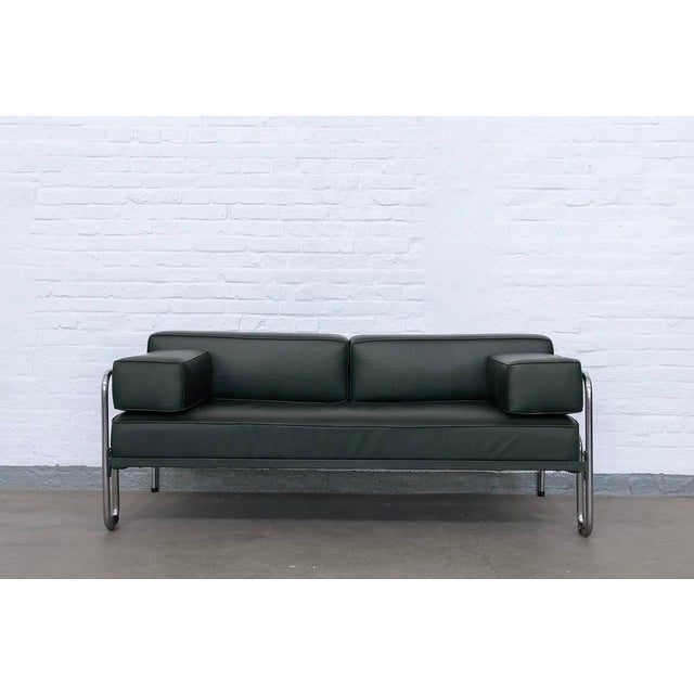 Bauhaus Tubular Steel Daybed by Robert Slezak, 1934, in Very Good conditions. Designed 1920 to 1949 I have official proof...