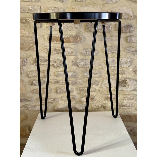 Rare tripod stool model 75, created and edited by Florence KNOLL in 1948, with black melamine seat, some visible gaps on...