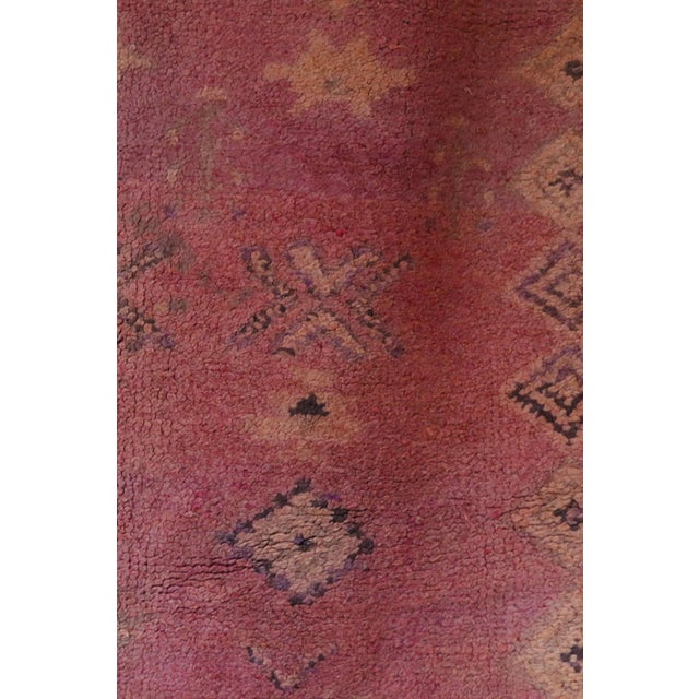 Ait Bou Sbaa rug (Bousbaa means lion in arabic) or Ouled Bou Sbaa tribe is a nomadic tribe living in Morocco and...