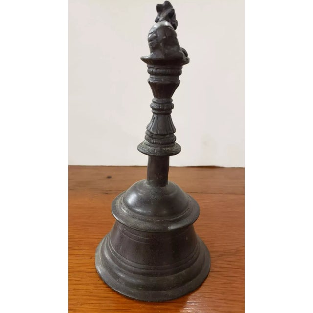 Mid 20th Century Indian Hindu Bronze Ghanta Nandi the Bull Handle Ritual Hand Bell For Sale In New Orleans - Image 6 of 10