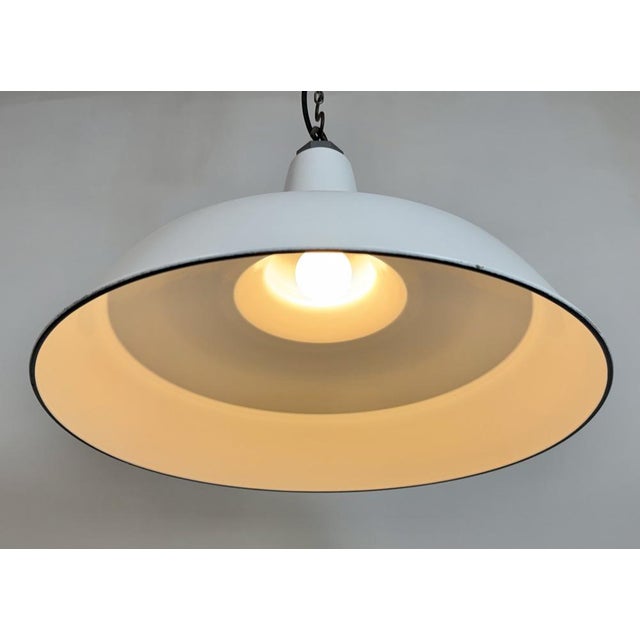 Industrial White Enamel Factory Pendant Lamp from Benjamin, USA, 1960s For Sale - Image 10 of 18
