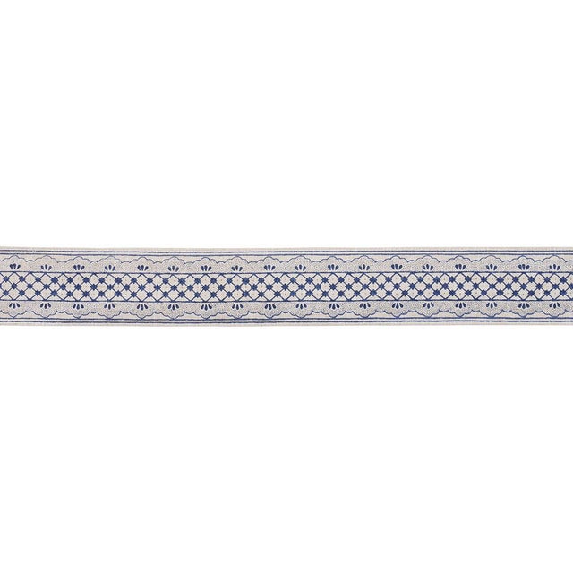 Inspired by the border on an antique quilt, Davison Scalloped Tape features a delightful pattern screen-printed on linen...