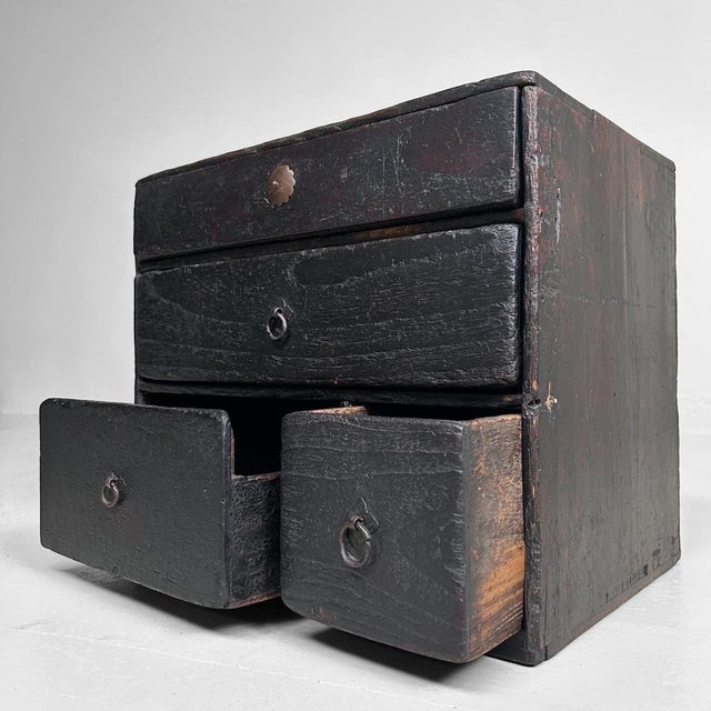 Beautiful calligraphy cabinet from the Meiji period, Japan. Dimensions: height 30.5 cm, width 35.5 cm, depth 24.5 cm. This...