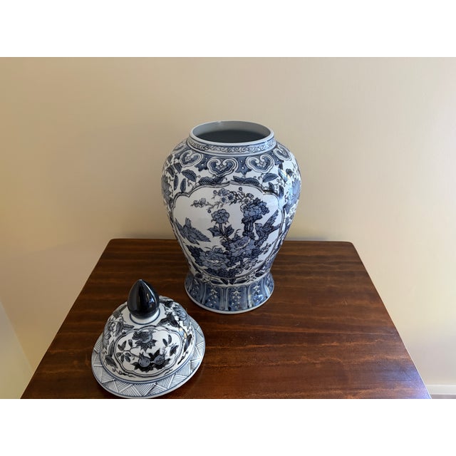 Chinoiserie Large Blue and White Porcelain Ginger Jar For Sale - Image 9 of 10