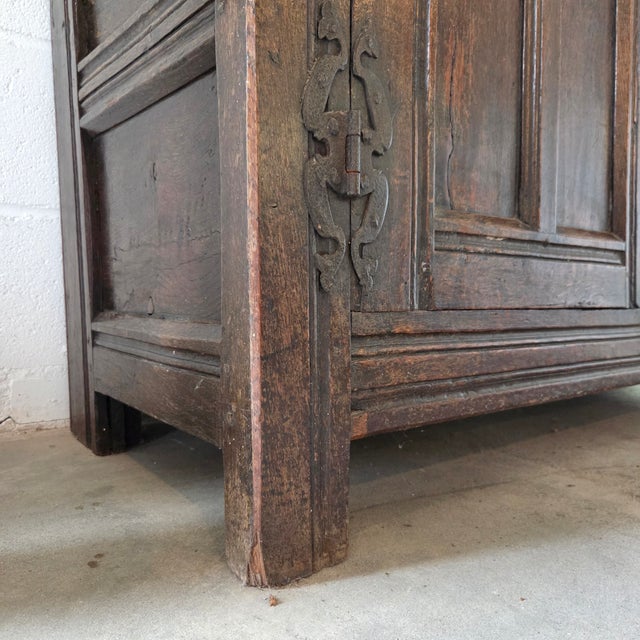 English 17th-Century Carved Oak Court Cupboard For Sale - Image 16 of 18
