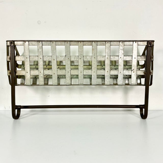 1970s Vintage Farmhouse Boho Chic Rustic Tin Wall-Mounted Basket Shelf With Towel Bar. For Sale - Image 16 of 18
