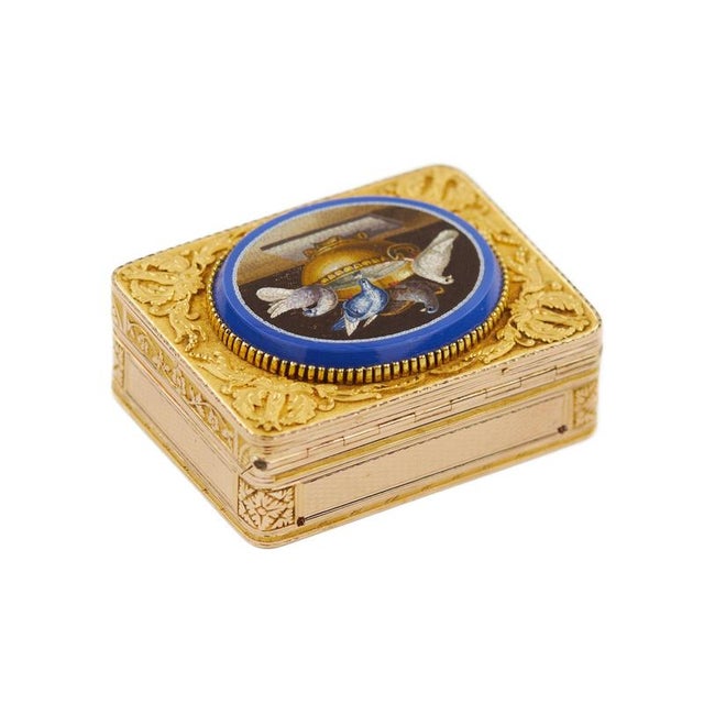 Goldenrod Musical Snuffbox with Micromosaic Pliny's Doves, 1819 For Sale - Image 8 of 10