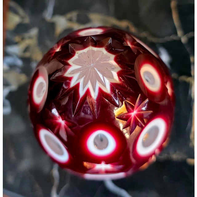 Style & Origin: Typically produced in France during the Napoleon III or Victorian era. Glasswork: Made using a "cased...