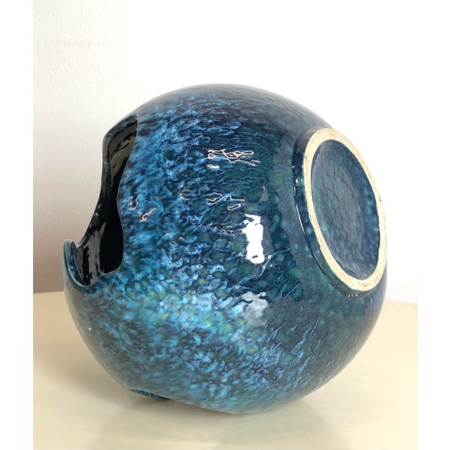 Modernist Ceramic Vase from the 70s - Made in Italy - The vase is made of glazed ceramic PERFECT CONDITIONS Measurements:...